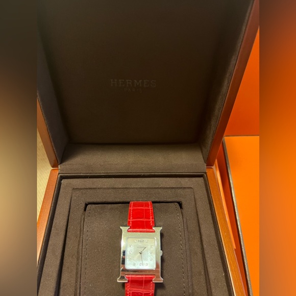 Hermes heure H watch, small model w/ diamonds & alligator strap. Retails $6,250+ - Picture 11 of 17